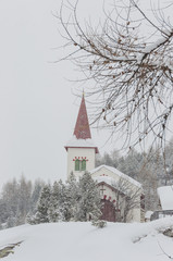 Maloja, Engadin, Oberengadin, Malojapass, Chiesa Bianca, Kirche, Engadiner Dorf, Alpen, Graub&uuml;nden, Winter, Wintersport, Langlauf, Schweiz