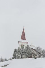 Maloja, Dorf, Engadin, Oberengadin, Kirche, Chiesa Bianca, Engadiner Dorf, Alpen, Graubünden, Winter, Wintersport, Langlauf, Schweiz