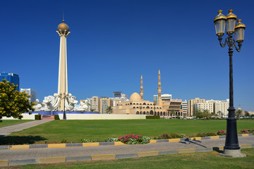 Obraz premium Al Ittihad Park and King Faisal mosque in Sharjah