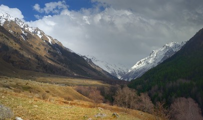 Fototapeta na wymiar Caucasus valley