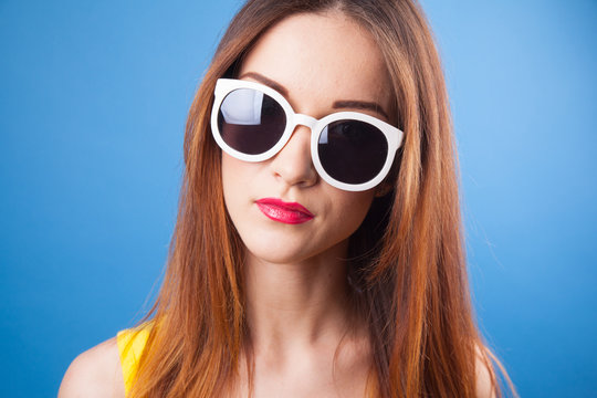 Beautiful young girl wear sunglasses
