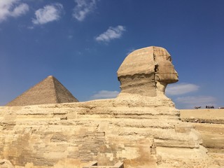 Sphinx & Pyramide