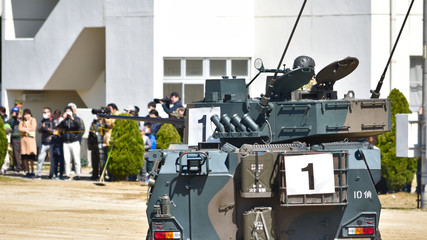 陸上自衛隊の車両（87式偵察警戒車）