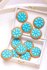 Blue gingerbread cornflowers cookie in wooden box