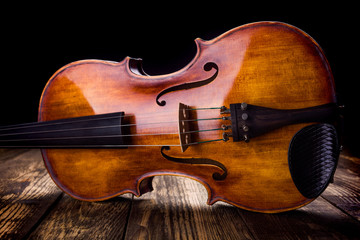 Front view of a brown violin © Szasz-Fabian Jozsef