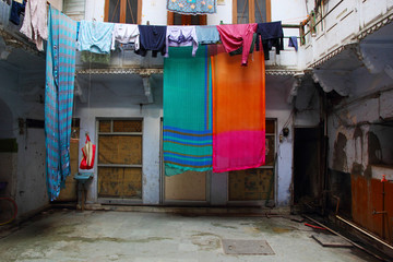 Fototapeta na wymiar Druying traditional indian sari in Jaipur ol city