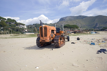 Beach cleaning machine in Italy