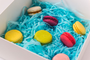 Макаруны в подарочной коробке