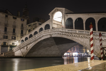 Fototapeta na wymiar Rialto bridge in the night, Venice