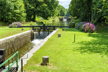 Schleusen des Canal d’Ille-et-Rance bei Hédé-Bazouges in der Bretagne