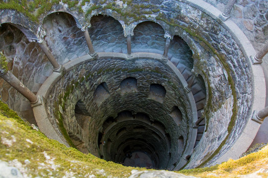 Puit du palais de la Regaleira, Sintra, Portugal