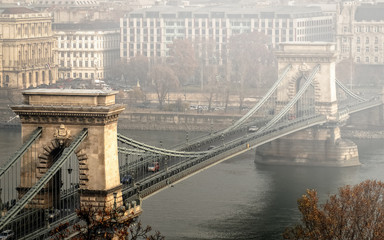 Fototapeta na wymiar The Chain Bridge in Budapest spans the River Danube