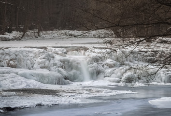 Gefrorener Wasserfall