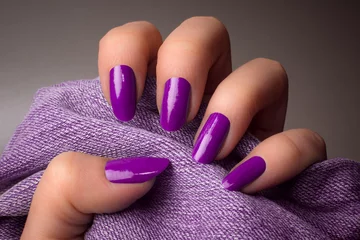 Papier Peint photo Lavable ManIcure purple nails manicure