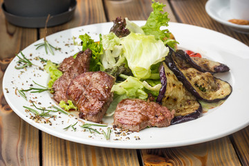 beef medallions with grilled vegetables