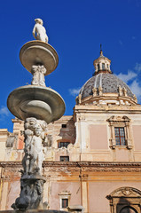 Palermo, la fontana di piazza Pretoria e la chiesa di Santa Caterina d'Alessandria