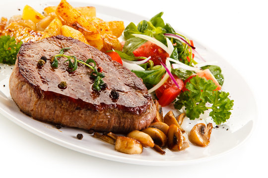Grilled beefsteak with baked potatoes and vegetables
