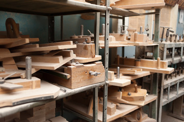 factory for the production of bent wood products. Tools for processing and gluing. Manufacture of guitars and stringed musical instruments.