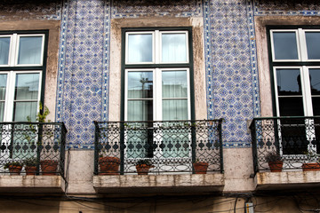 Fototapeta na wymiar Window in old building. Lisbon, Portugal .