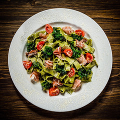 Pasta with smoked ham and collard