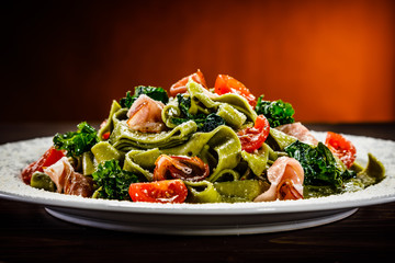 Pasta with smoked ham and collard