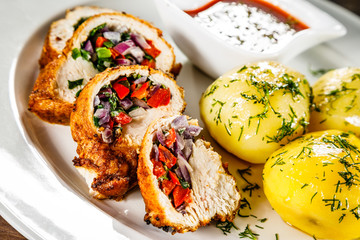 Stuffed chicken fillets and vegetables 