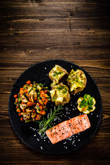 Grilled salmon and vegetables 