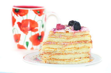 Berry cake with cream.