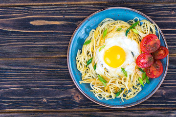 Breakfast. Spaghetti, fried egg, tomatoes
