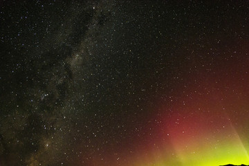 Fototapeta na wymiar aurora australis and the milkyway