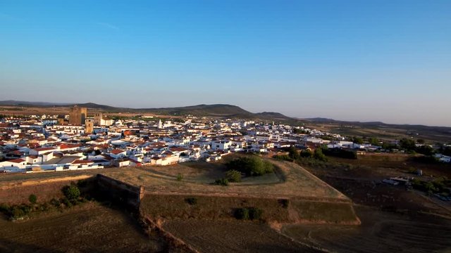 Olivenza, pueblo de la provincia de Badajoz, en la comunidad autónoma de Extremadura (España) muy cerca de Portugal. Video aereo con Drone