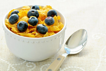 Corn Flakes with blueberries