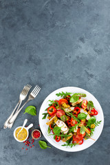 Fresh vegetable salad plate of tomatoes, spinach, pepper, arugula, chard leaves and grilled chicken breast. Fried chicken meat, fillet with salad. Healthy food. Diet dinner or lunch menu