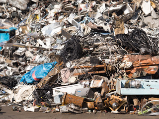 スクラップの山