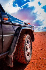 Special tire to through the desert in a 4x4 vehicle © cineuno
