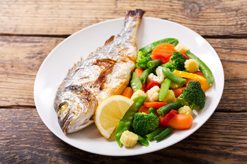 plate of baked fish with vegetables