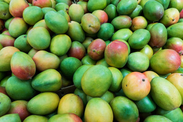mangoes on the market