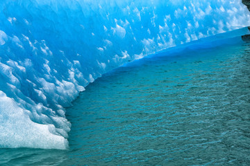 Iceberg on Lago Argentina, Perito Moreno glacier and Andes mountains, Parque Nacional Los Glaciares, UNESCO World Heritage Site, El Calafate, Argentina