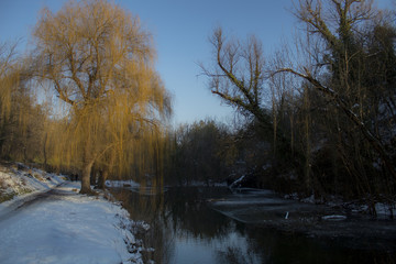 Obraz na płótnie Canvas Frozen river