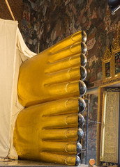 Fototapeta premium Reclining Bhudda Wat Pho in Bangkok