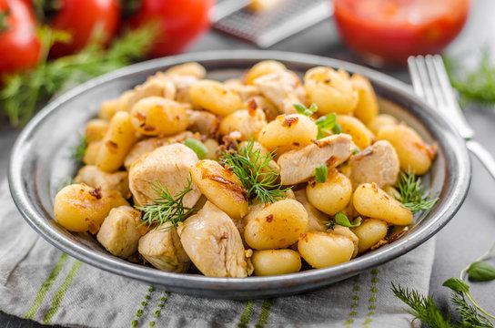 Fried gnocchi chicken curry