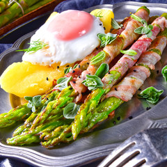 green asparagus from the grill with egg