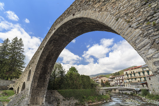 Village view, Ter river and bridge, Pont Nou, gothic style, Camprodon, ripolles comarca region, province girona, Catalonia.Spain.