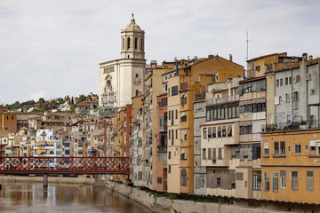 Obraz premium City view, colored houses, typical building, river Onyar, Girona, Catalonia.Spain.