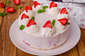 Strawberry no-bake cheesecake