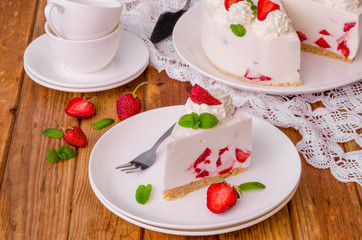 Strawberry no-bake cheesecake