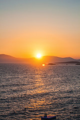 Fototapeta premium sunset sun and sea background pattern