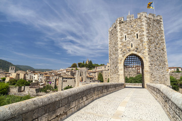 Obraz premium Besalu,Catalonia,Spain. Medieval bridge, romanesque style.