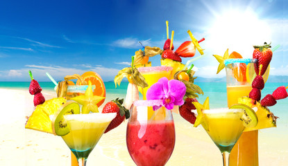 Cocktails, sun, palm trees, sea, relaxation: cocktail party at a beautiful dream beach :)