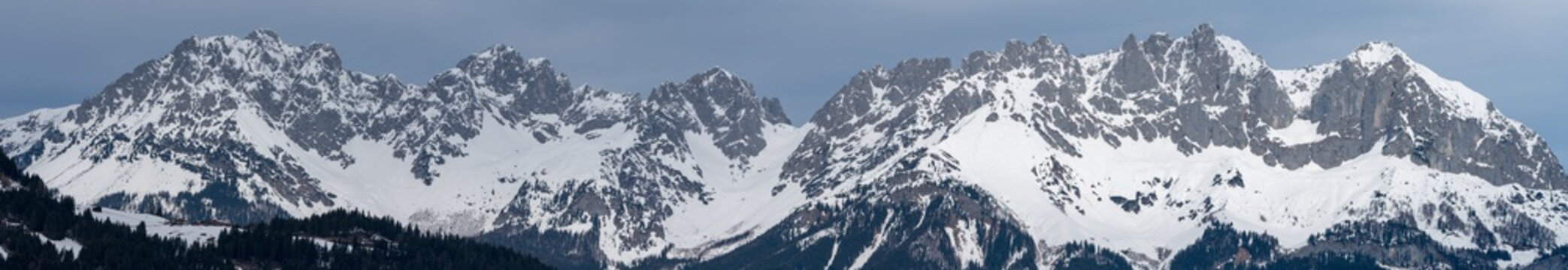 Wilder Kaiser  in Tirol &Ouml;sterreich mit Schnee Panorama